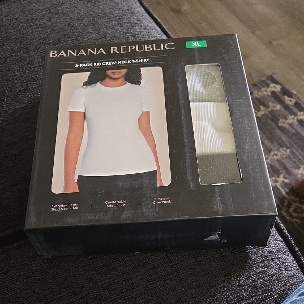 Banana Republic Classic White Ribbed Crew-Neck Tee